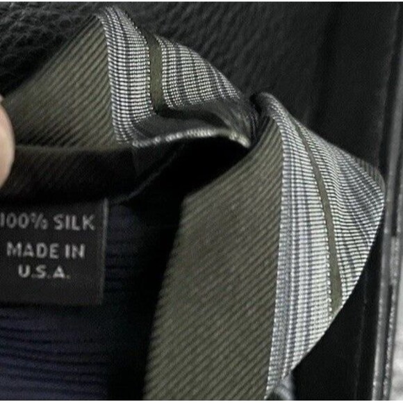 Elie Tahari Men's 100% Silk Tie Green & Blue striped Pattern Made in the USA - Picture 4 of 10